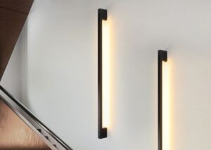 Minimalistischer schwarzer LED-Wandleuchter