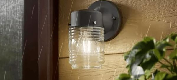Apparecchio di illuminazione completamente chiuso