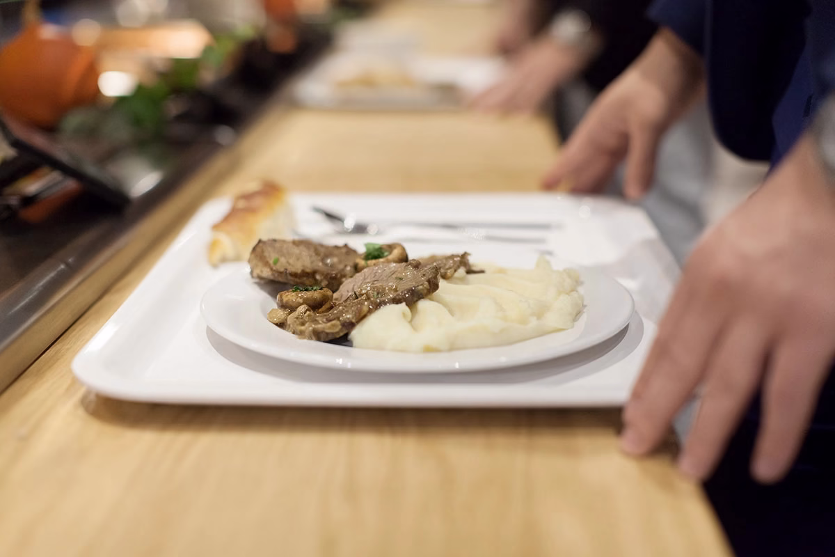 Tipos y funciones de la iluminación en la cantina