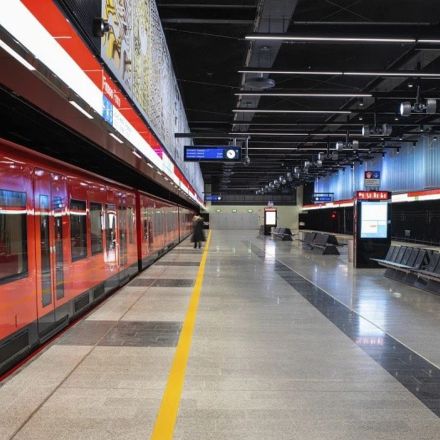 Luzes de barra para plataformas de metro (1)