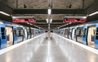 Luces de barra en plataforma de metro (4)