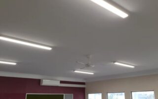 luces LED delgadas tipo batten